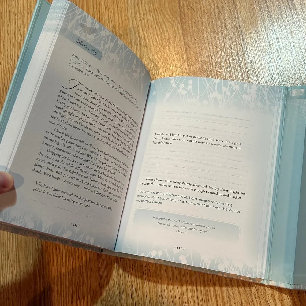 Looking Up‎ Beth Moore Devotional Journal Trusting God Every Need New